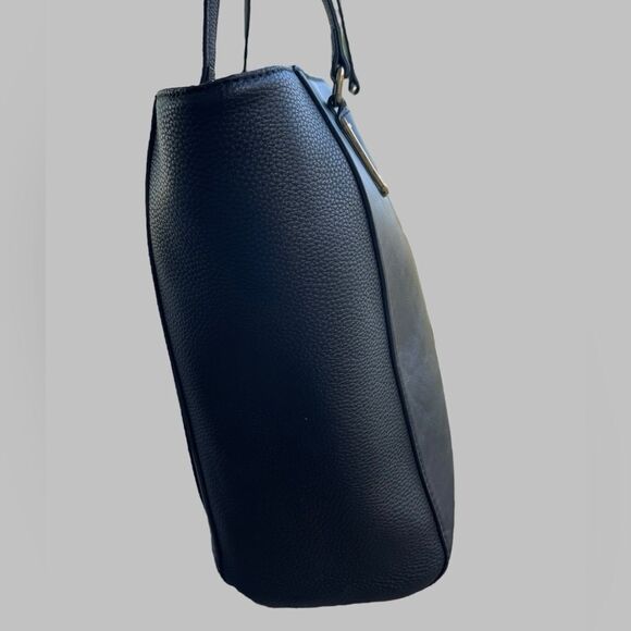 Nine West Large Tote Bag Vegan Leather plus Accessory Pouch EUC - Picture 7 of 16